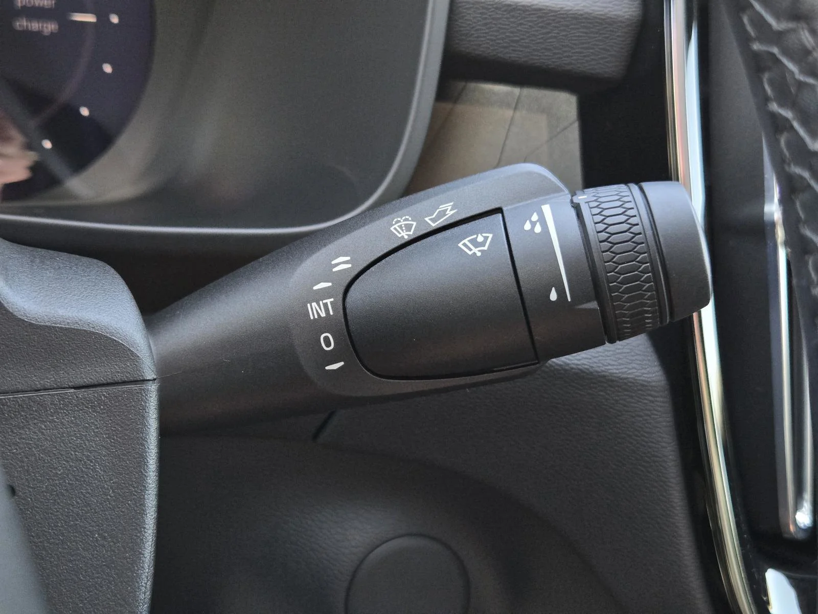 Used 2023 Thunder Gray Metallic Volvo Plus image 20