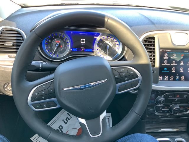 Used 2022 White Chrysler Touring image 20