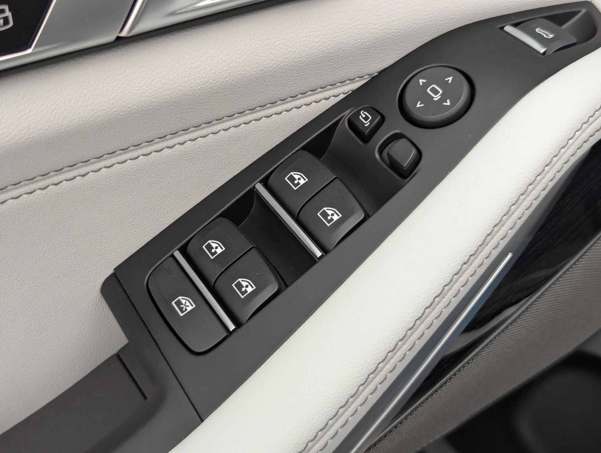 New 2026 Black Sapphire Metallic BMW xDrive50e image 18