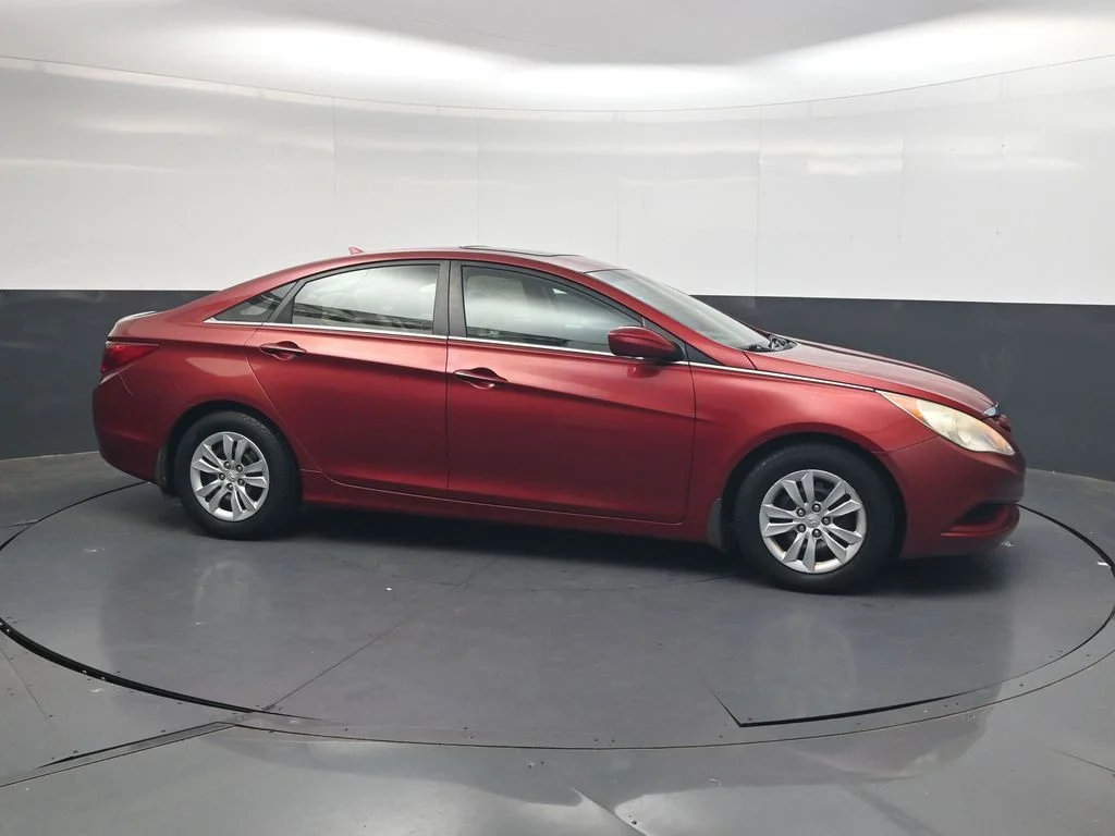 Used 2011 Red Hyundai GLS image 4