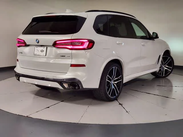 Used 2023 Mineral White Metallic BMW sDrive40i image 2