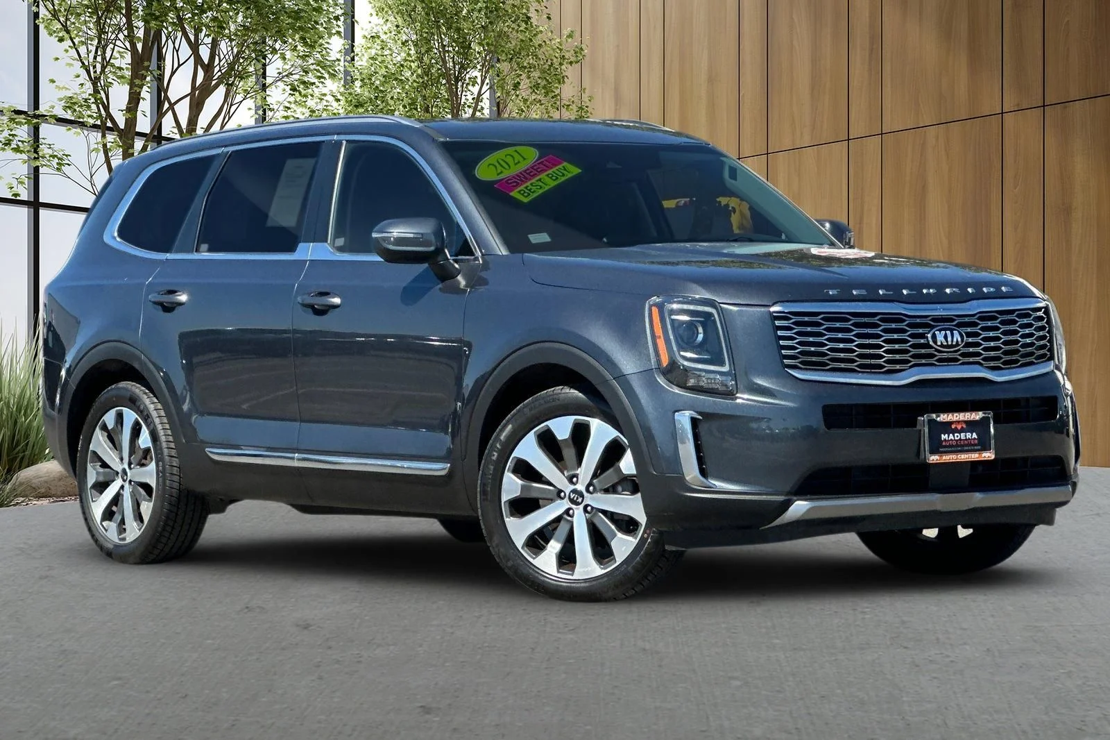 Used 2021 Gray Kia EX image 1