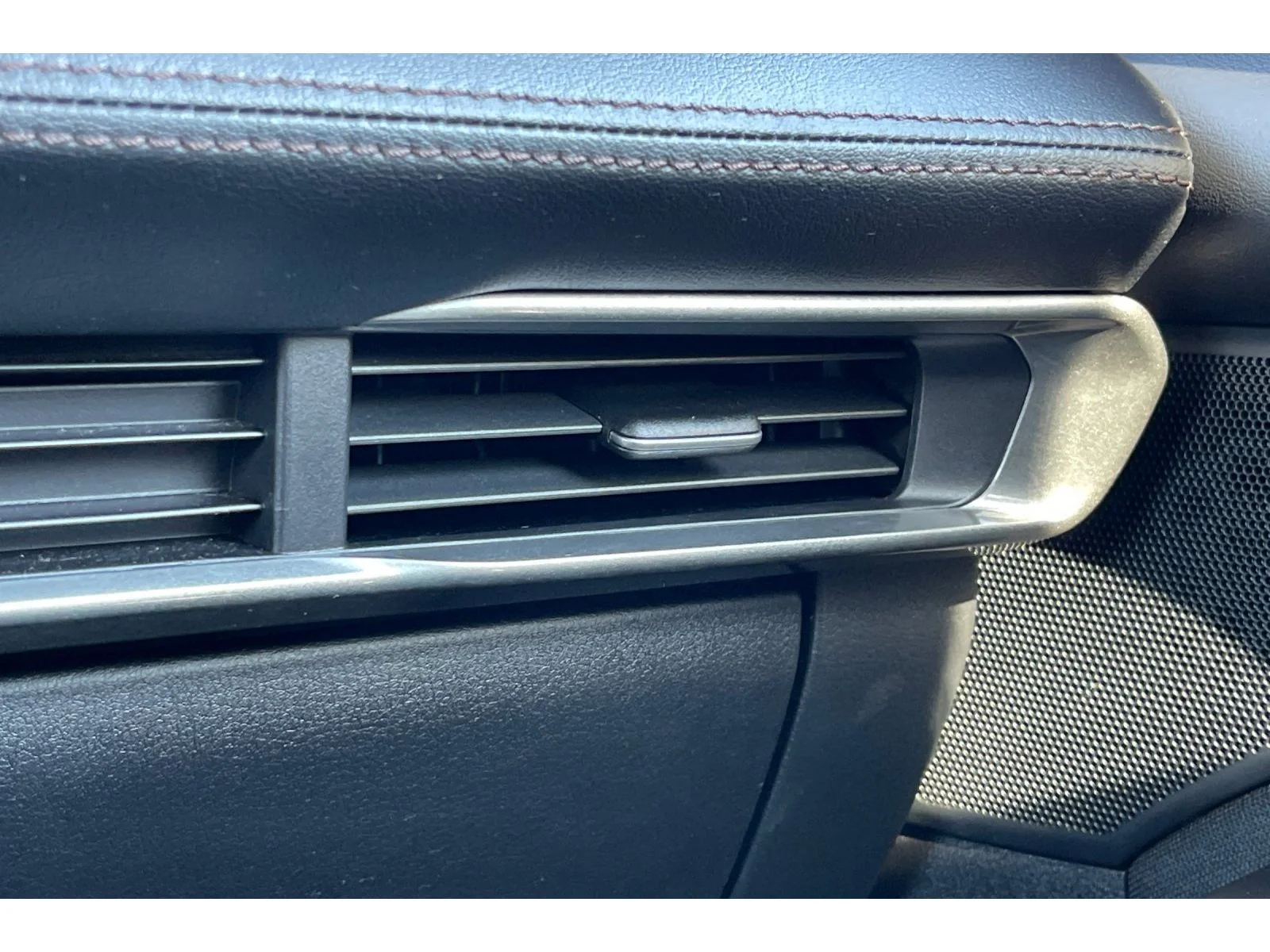 Used 2022 Jet Black Mica Mazda 2.0 image 29