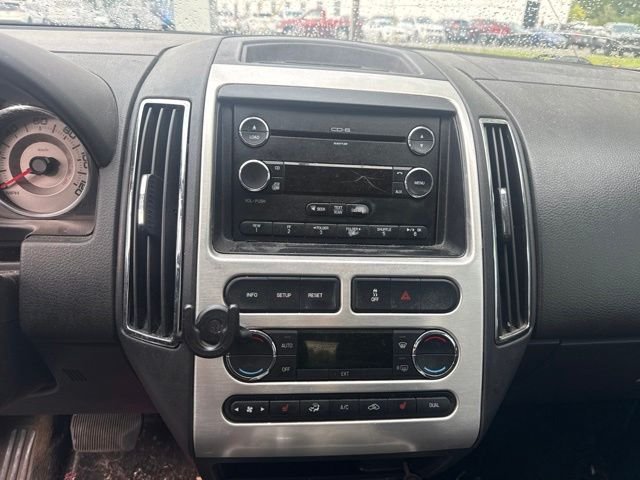 Used 2010  Ford Limited image 10