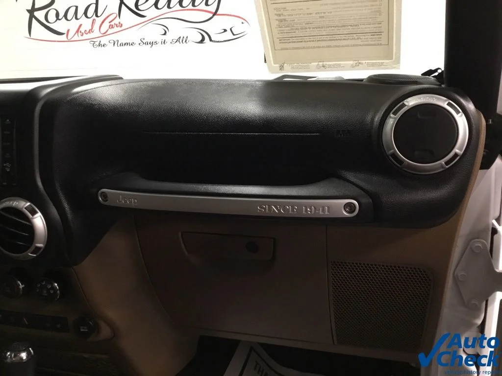 Used 2016 White Jeep Sahara image 31