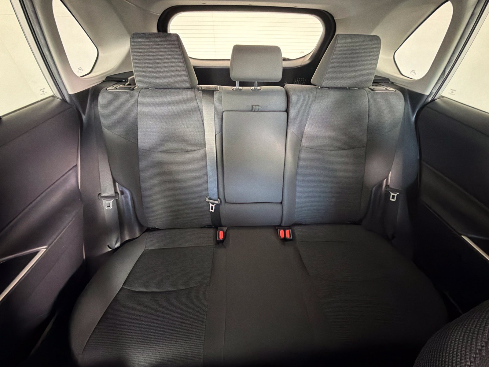 Used 2022 Silver Toyota LE image 28