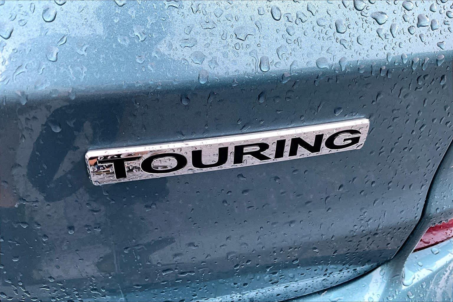 Used 2016 Mountain Air Metallic Honda Touring image 11