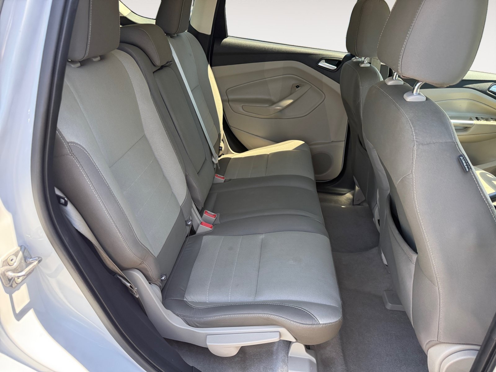 Used 2016 Oxford White Ford SE image 18