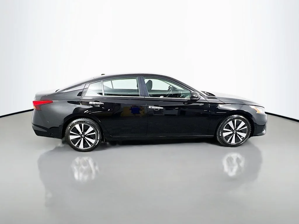 2022 Nissan Altima SV - Photo 8