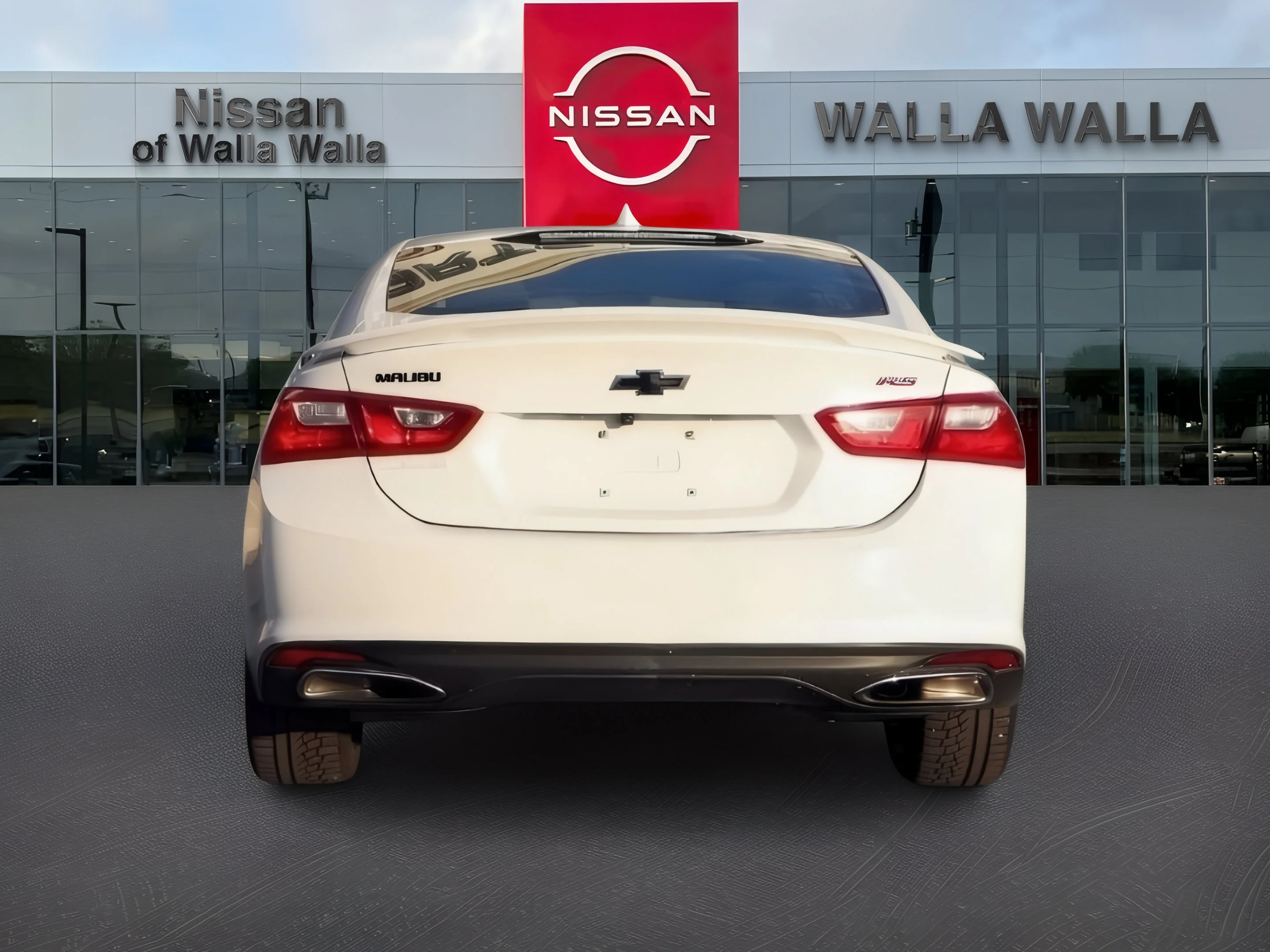Used 2023 Summit White Chevrolet RS image 3