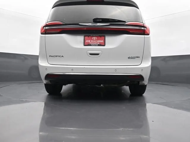 Used 2023 White Chrysler Touring L image 29