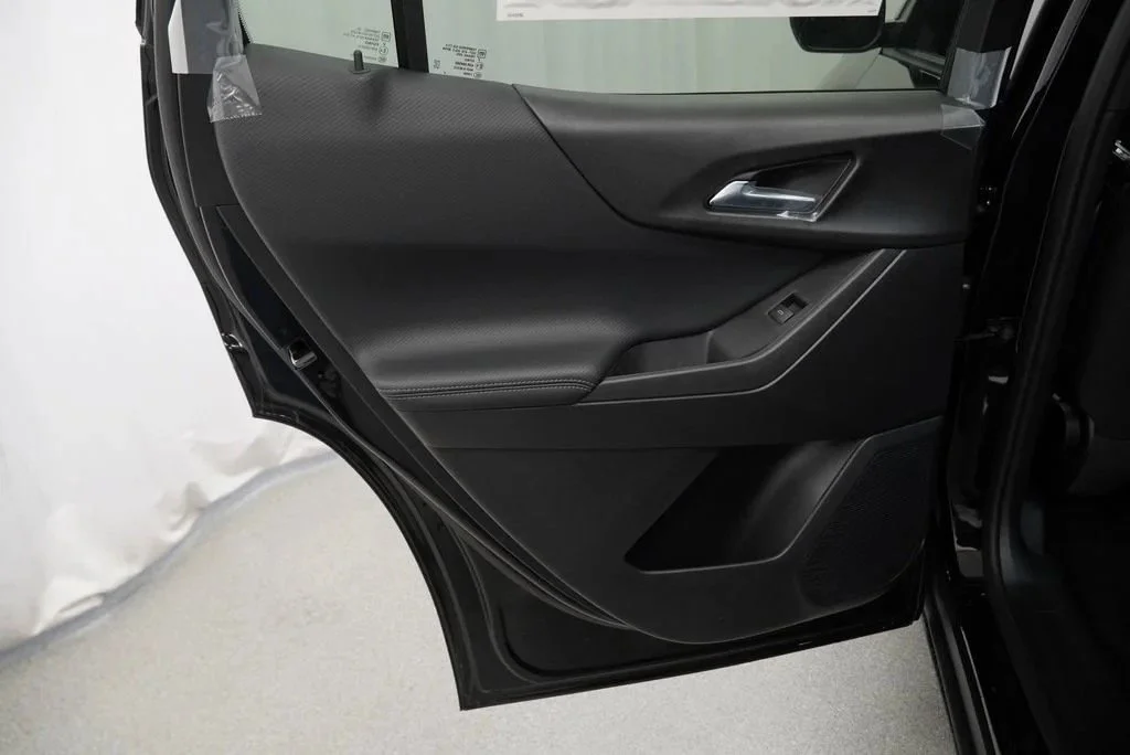 New 2027 Mosaic Black Metallic Chevrolet LT image 19