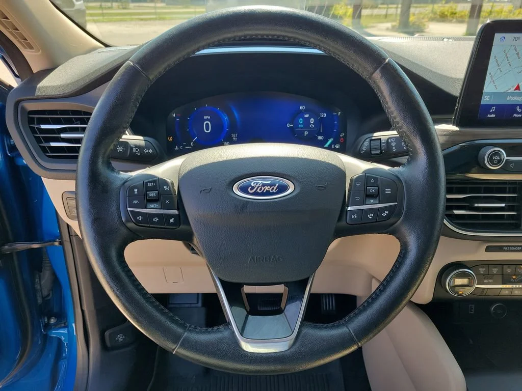 Used 2020  Ford Titanium Hybrid image 24