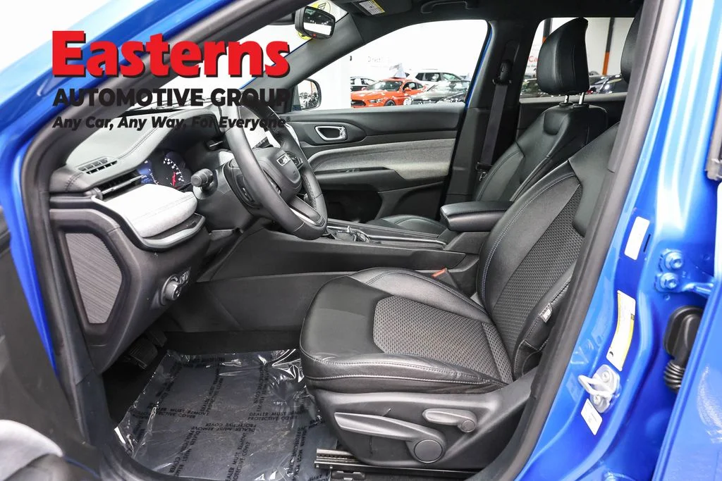 Used 2024 Blue Jeep Latitude image 13