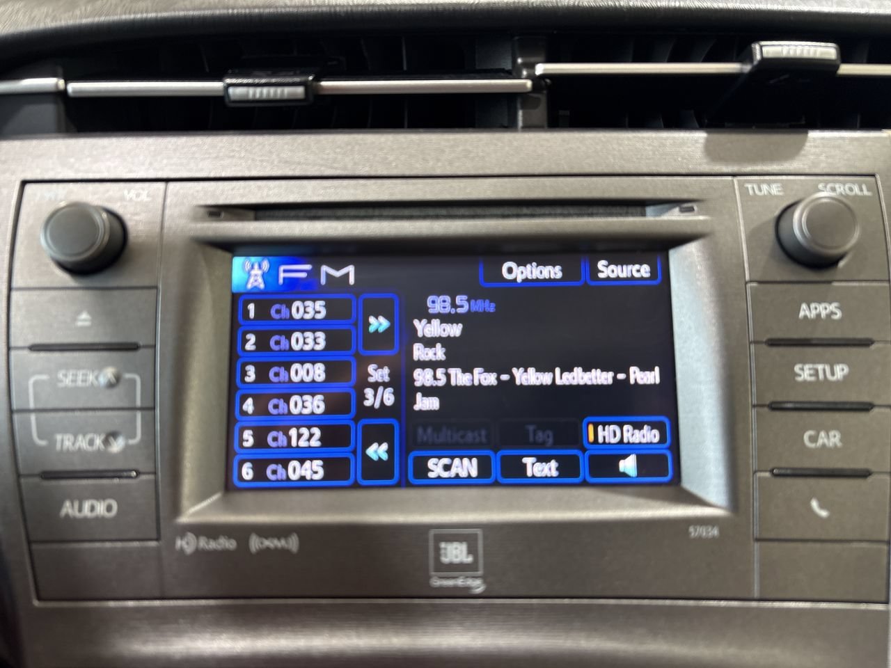 Used 2015 Pearl Toyota Four image 16