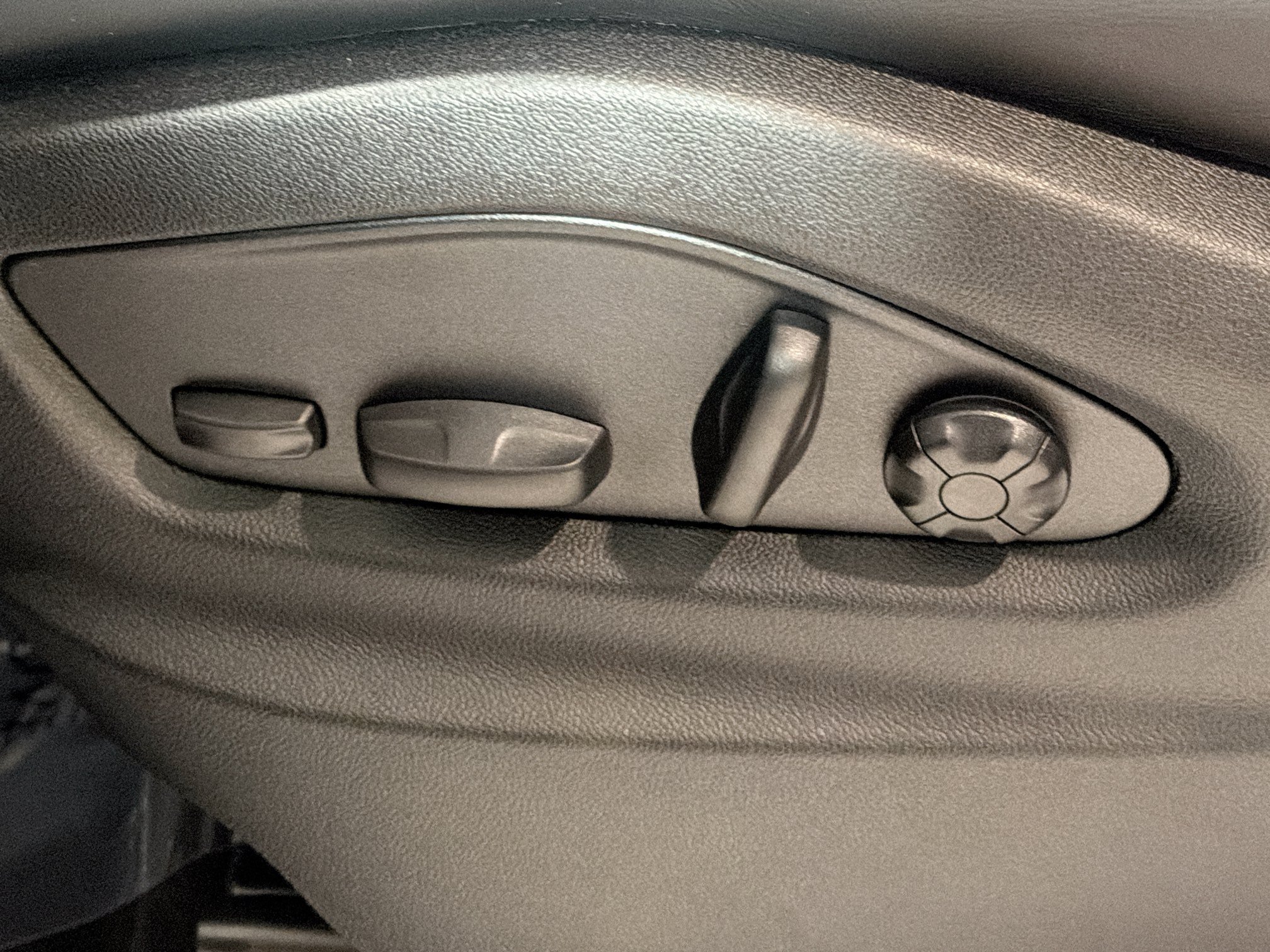 New 2026 Vanadium Grey Metallic Porsche S image 25