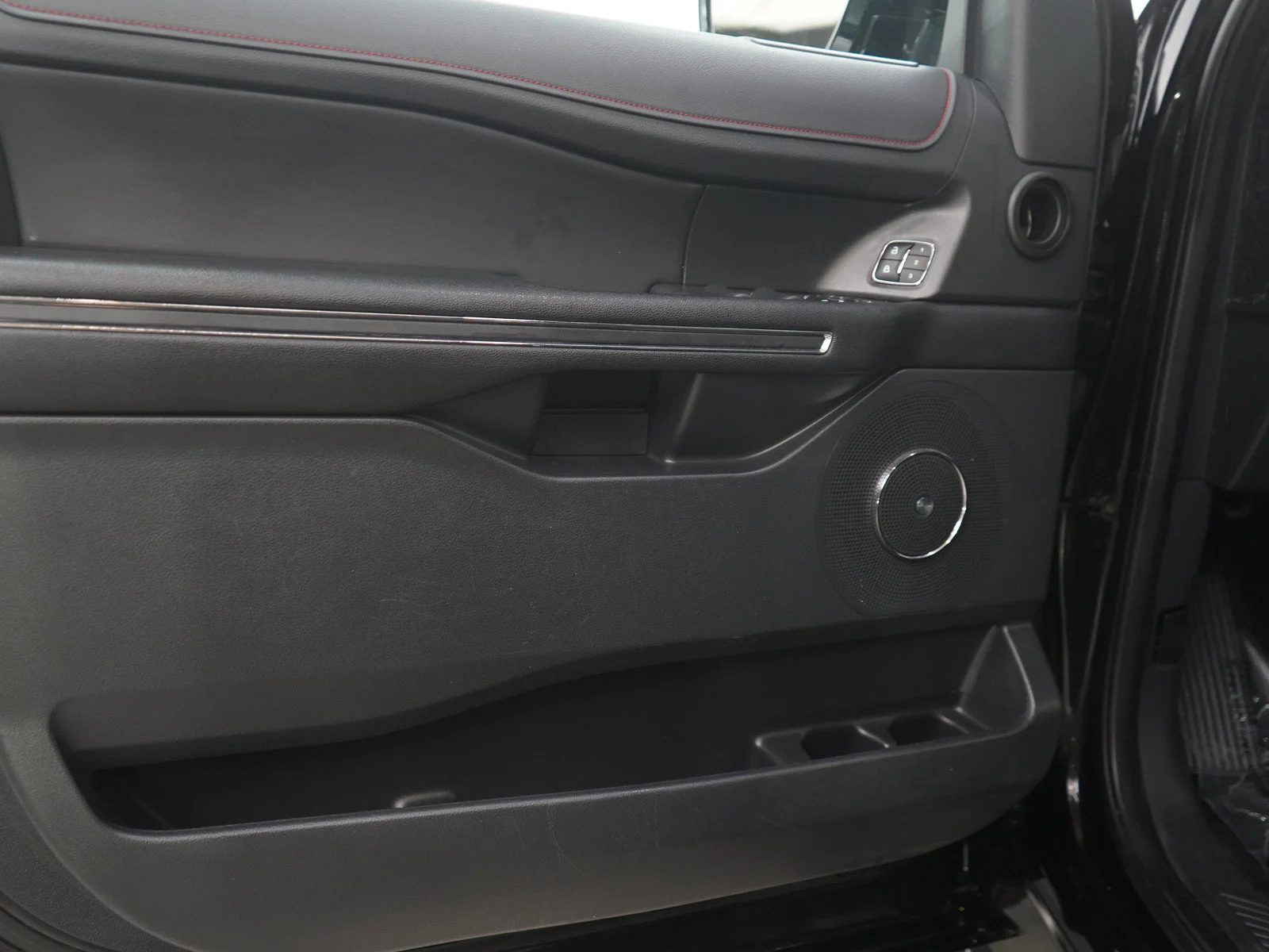 Used 2022 Black Metallic Ford Limited image 20