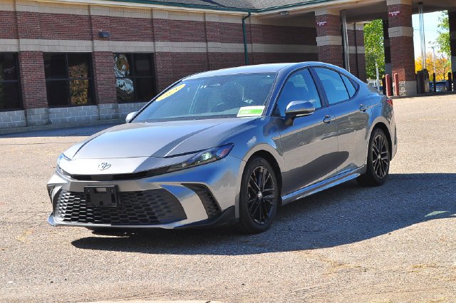 Used 2026  Toyota SE image 7