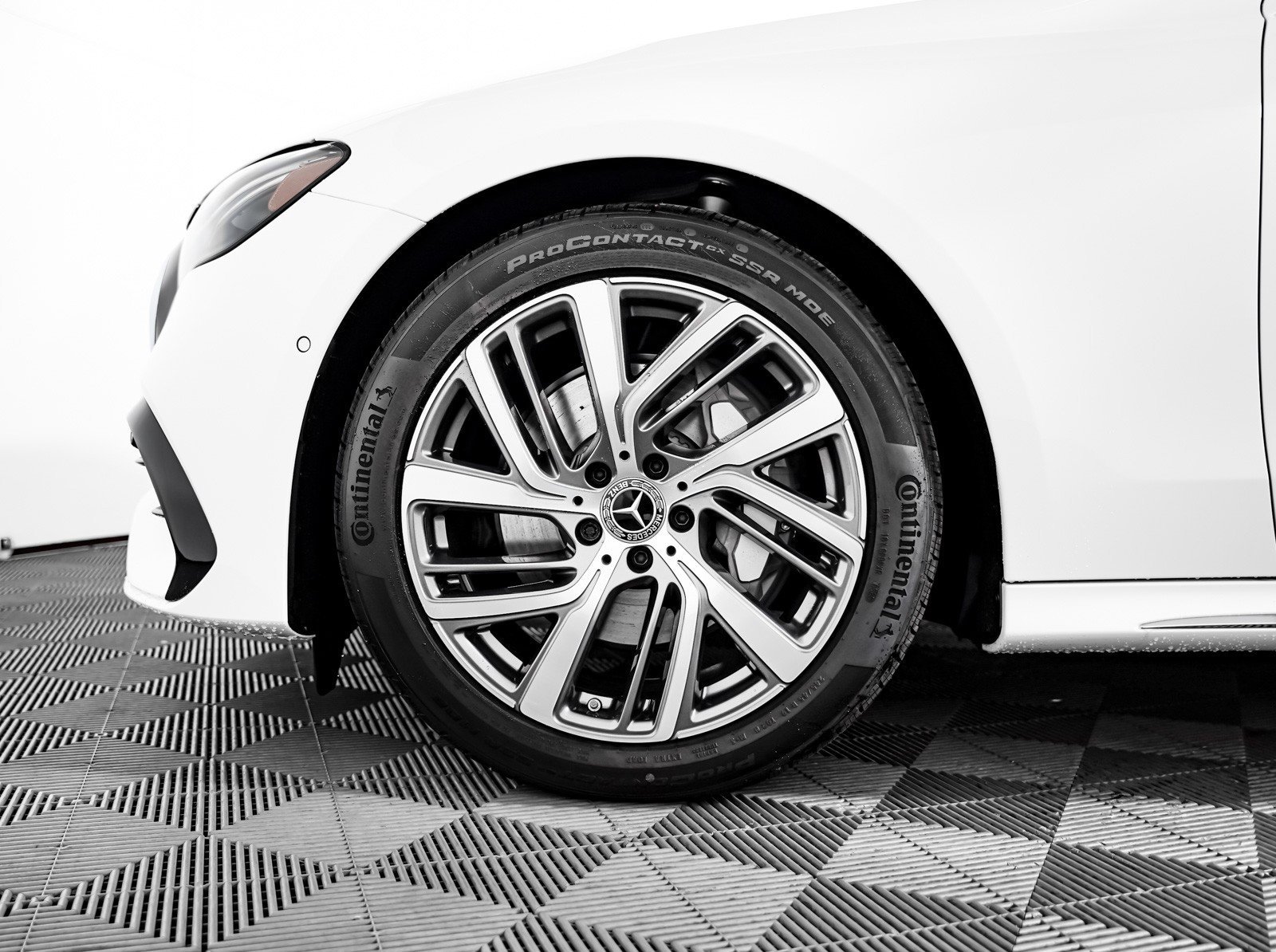 New 2027 Polar White Mercedes-Benz E 350 image 6