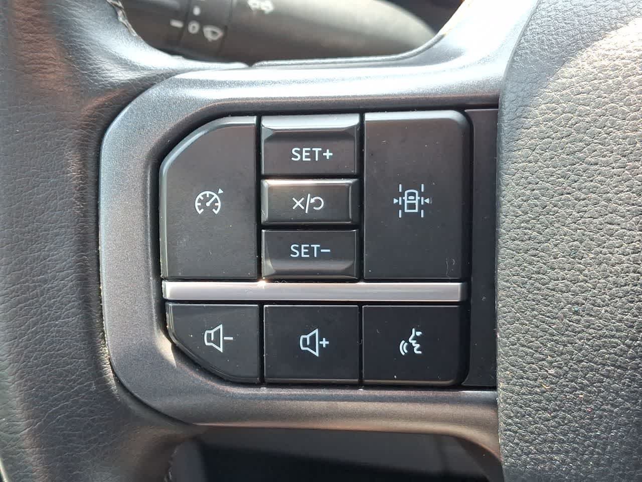 Used 2024 Agate Black Metallic Ford XLT image 23