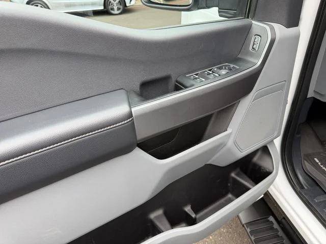 Used 2025 Oxford White Ford XLT image 11