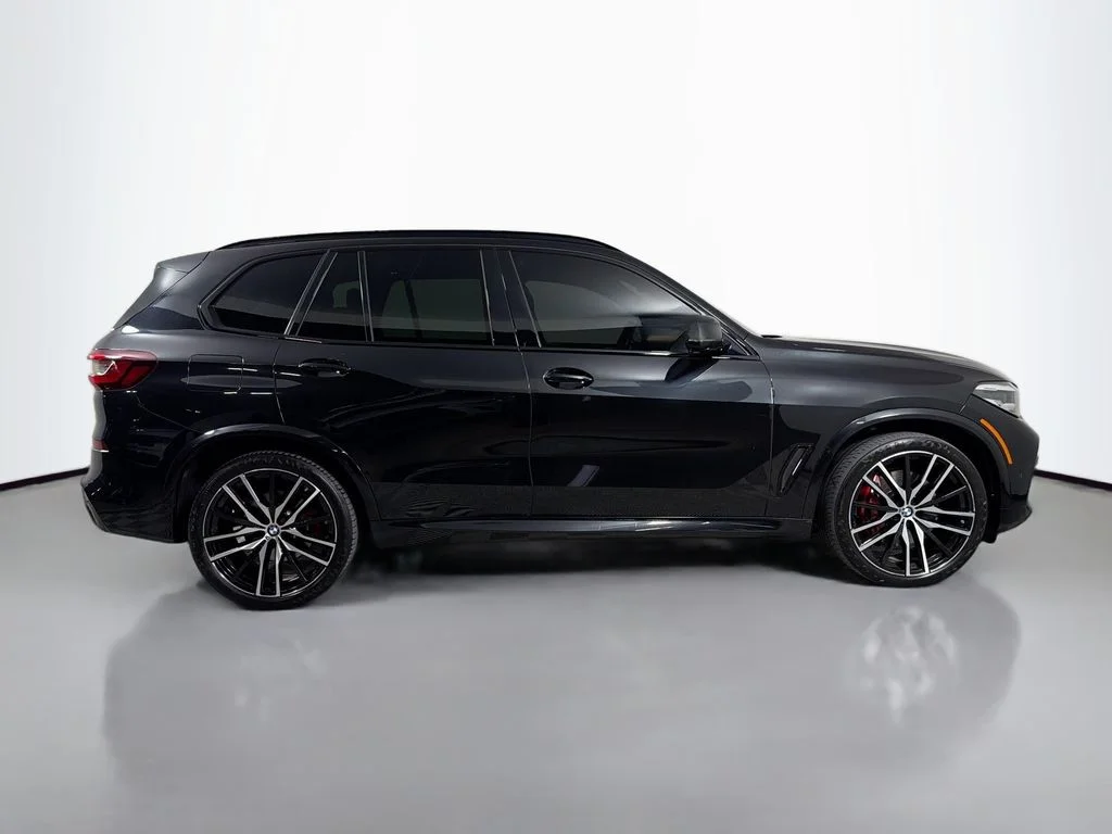 Used 2022 Black BMW sDrive40i image 4