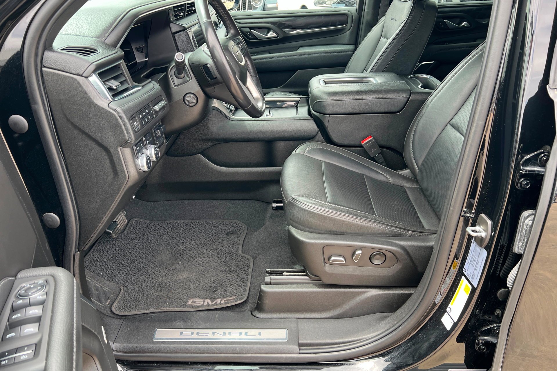 Used 2022 Onyx Black GMC Denali image 18
