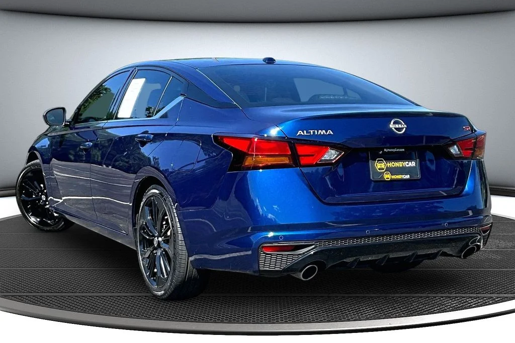 Certified Used 2023 Blue Nissan 2.5 SR image 4