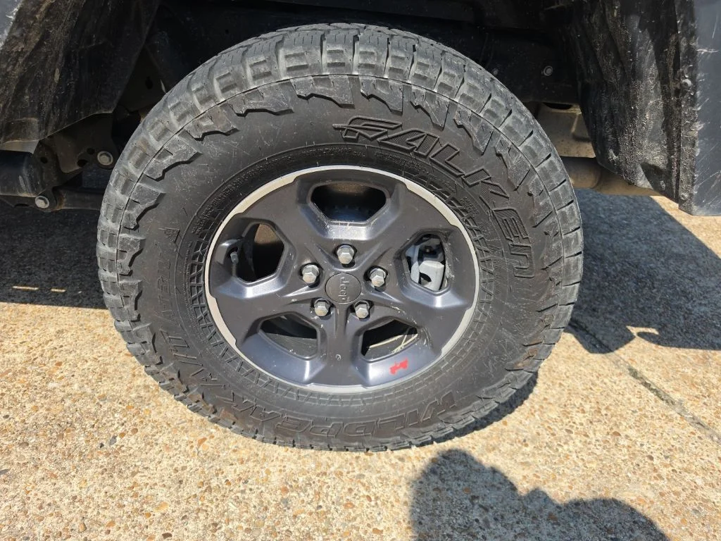 Used 2023 White/off-white Jeep Rubicon image 15