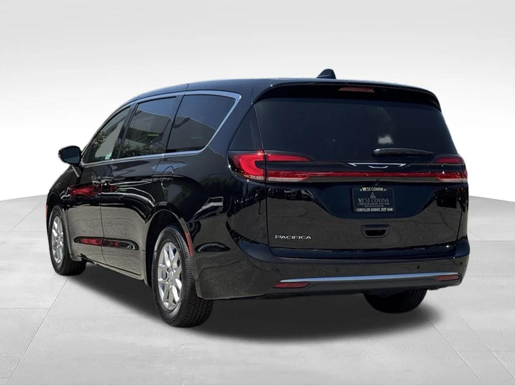 New 2027 Diamond Black Crystal Pearl-Coat Exterior Paint Chrysler Select image 10