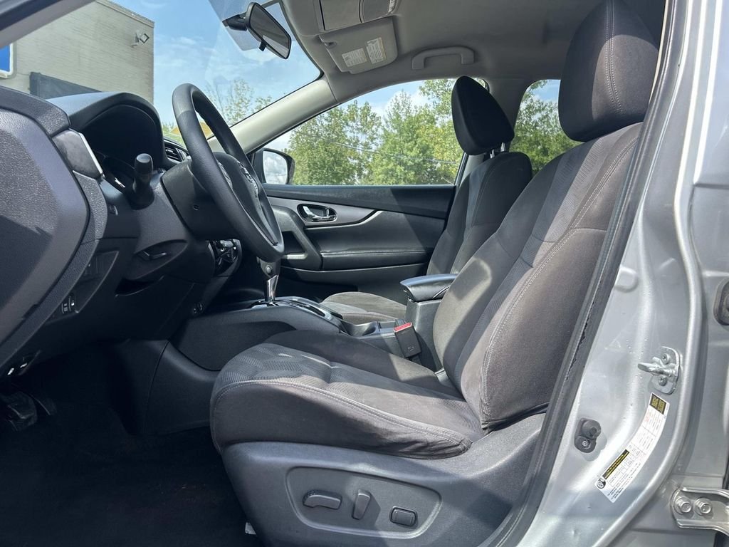 Used 2015 Silver Nissan SV image 15