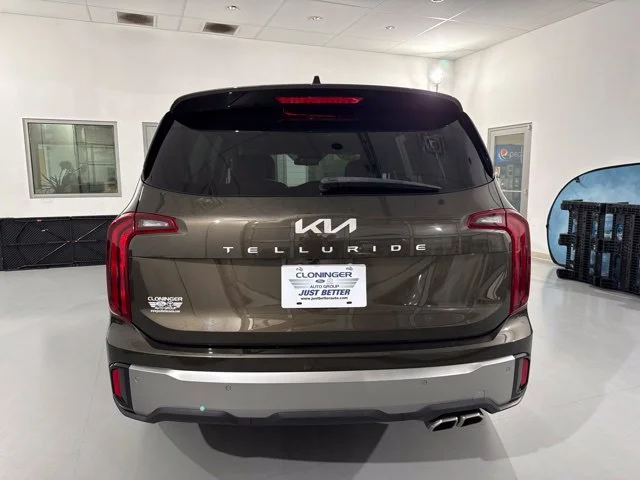 Used 2025 Green Kia S image 7