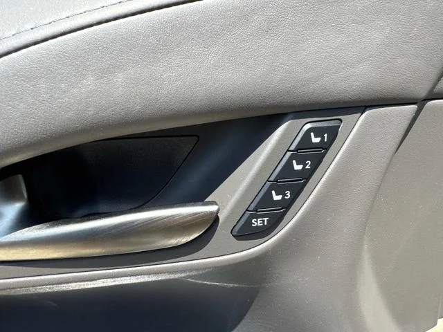 Used 2021 White Lexus 570 image 37