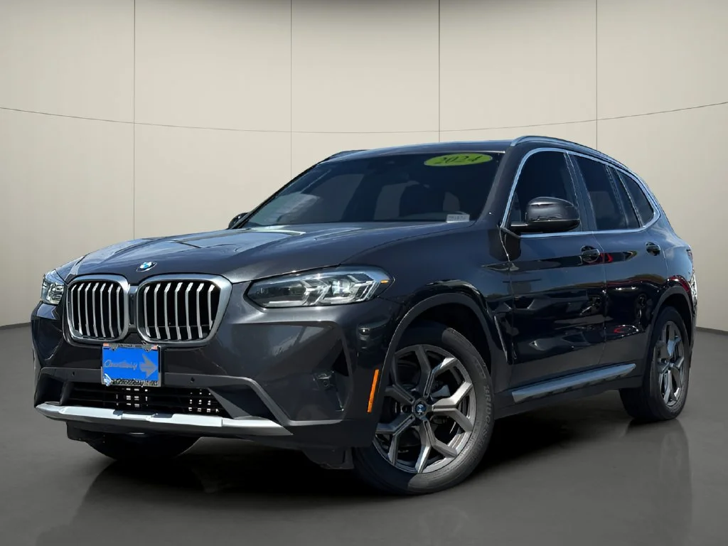 Used 2024 Gray BMW sDrive30i image 3