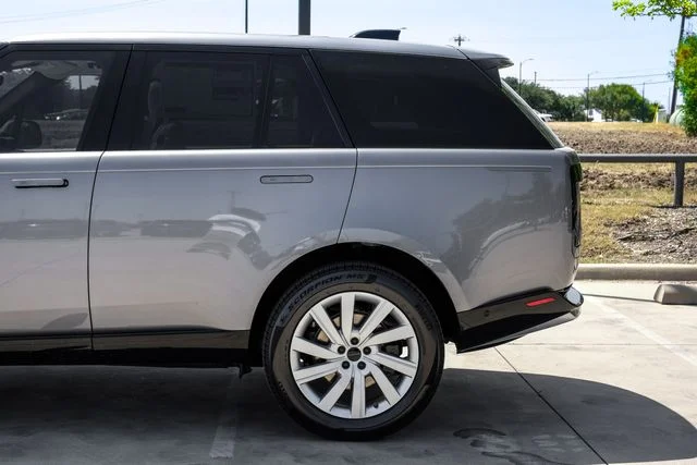 New 2026  Land Rover SE image 14