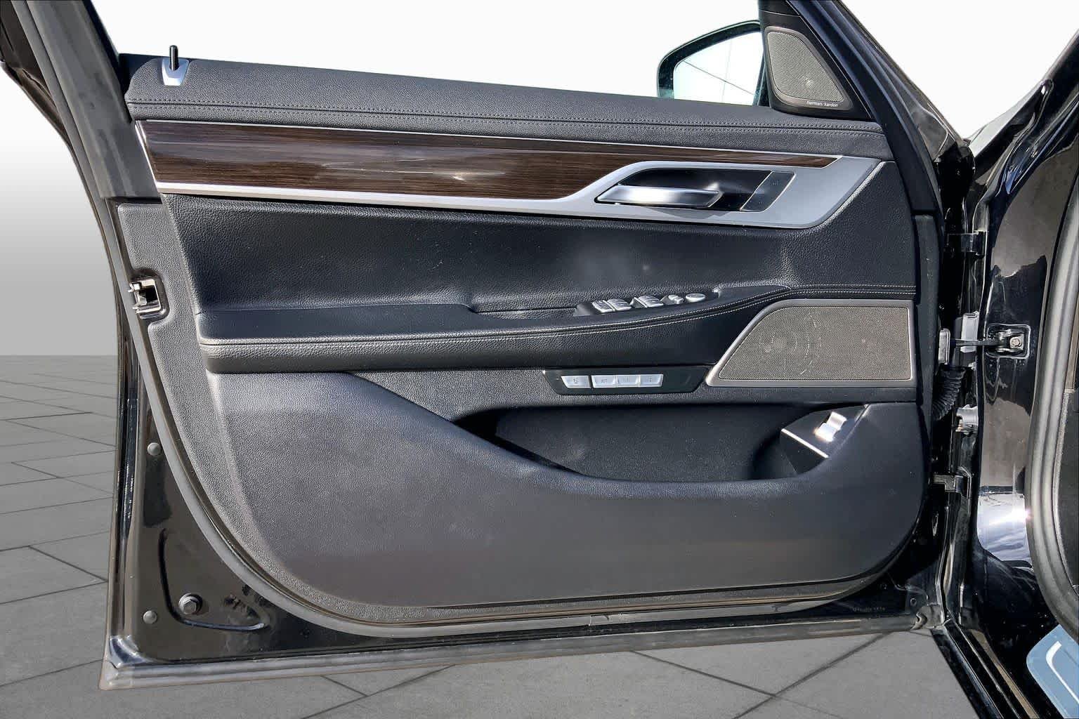 Used 2018 Jet Black BMW 740i image 21