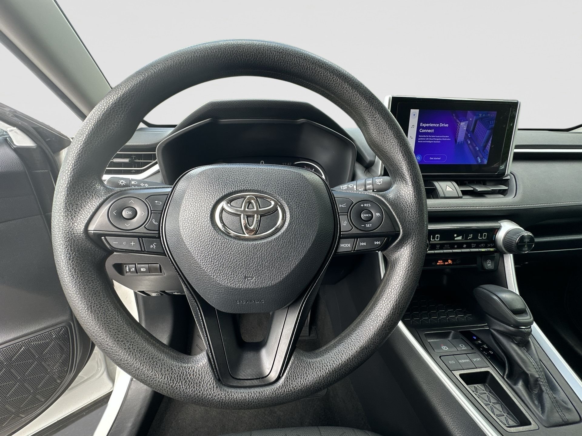 2024 Toyota RAV4 XLE - Photo 11