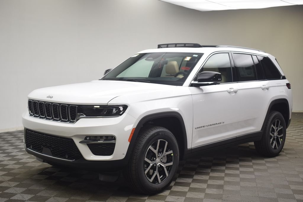 New 2025 Bright White Clear-Coat Exterior Paint Jeep Limited image 17