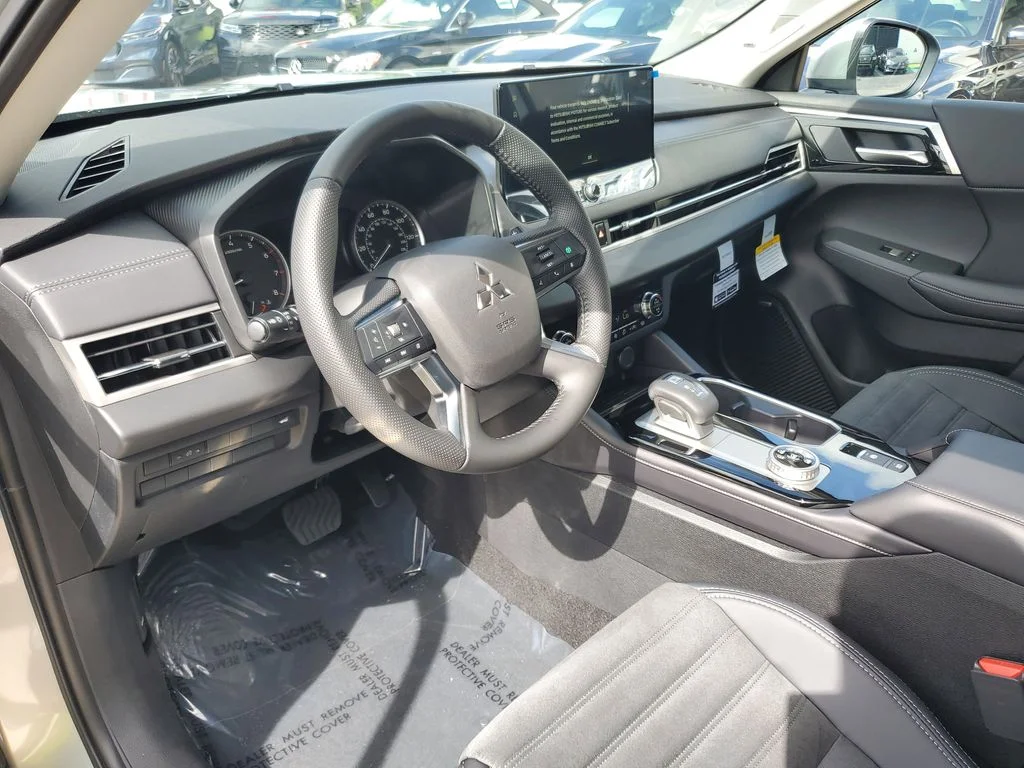 2025 Mitsubishi Outlander SE - Photo 22