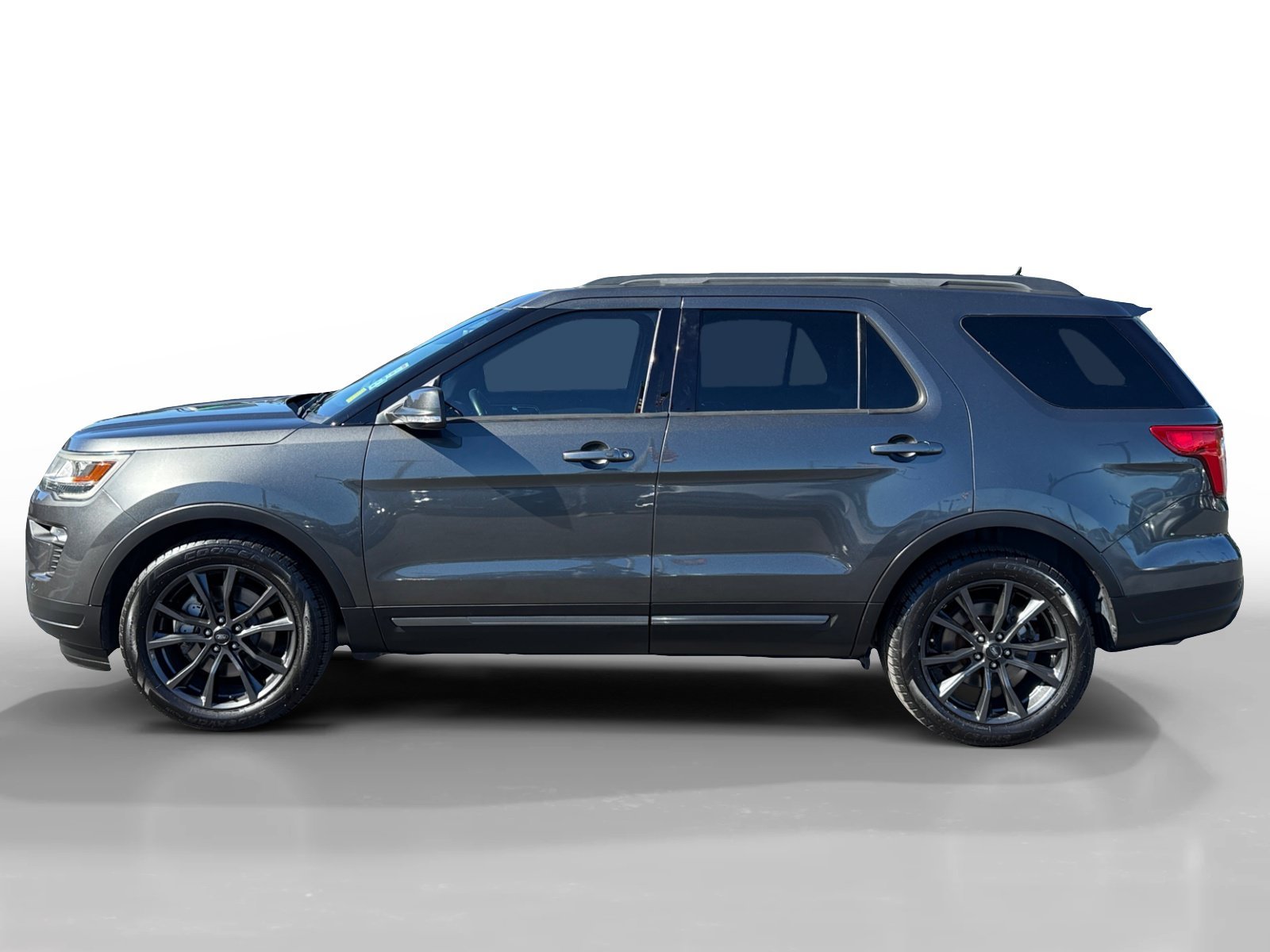 Used 2018 Magnetic Ford XLT image 2