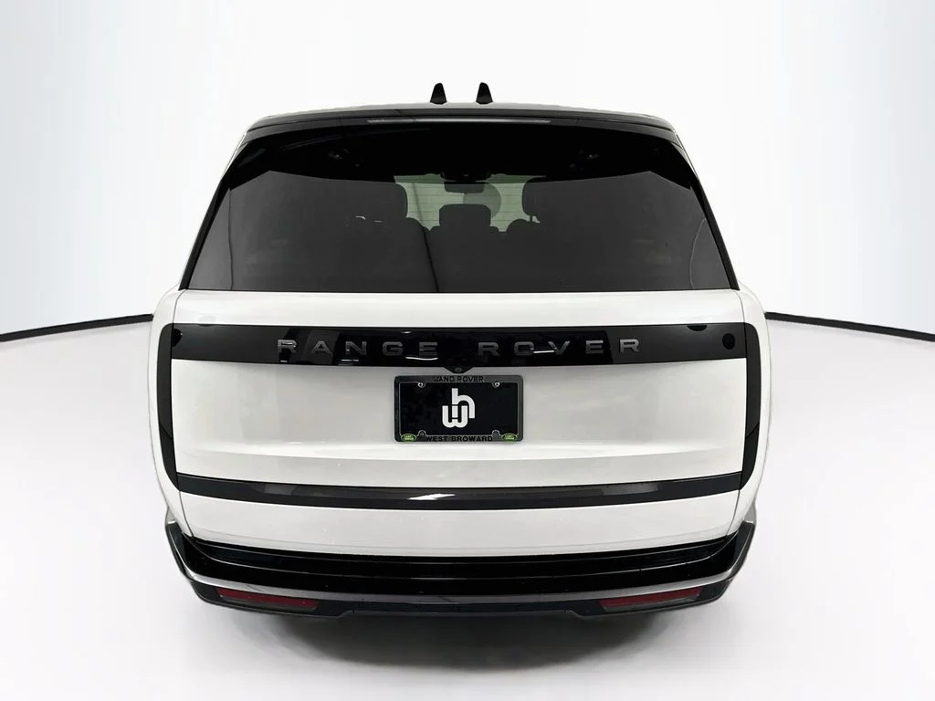 Used 2024 White Land Rover SE image 6