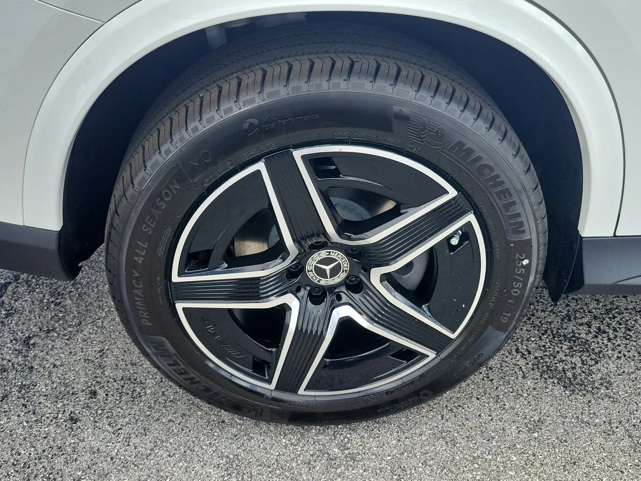 New 2026 Polar White Mercedes-Benz GLC 300 image 7