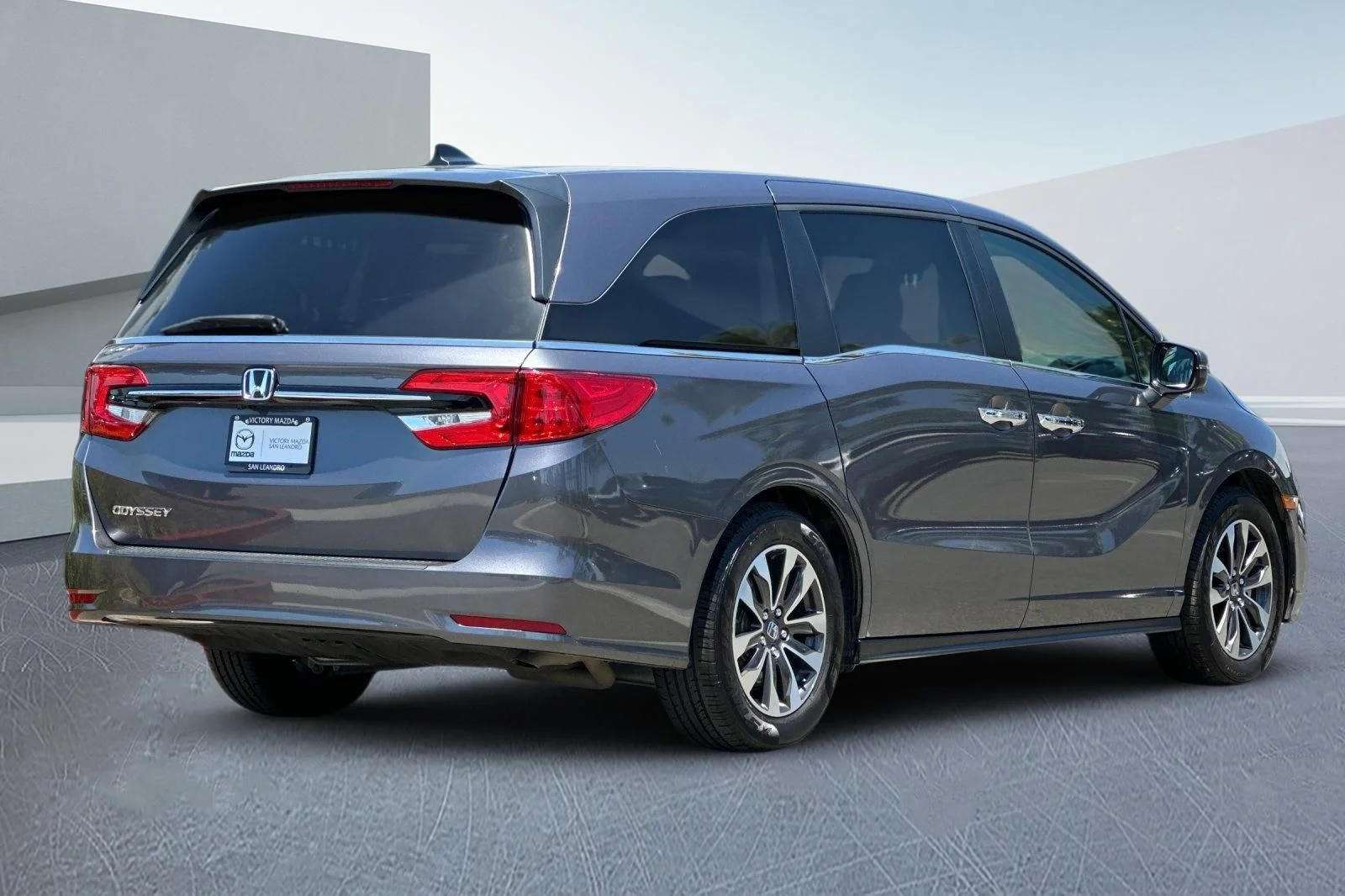 Used 2024 Gray Honda EX-L image 4