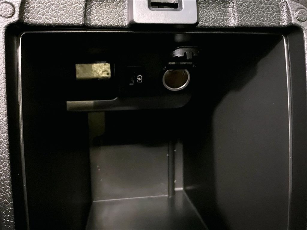 Used 2019 Silver Nissan S image 28