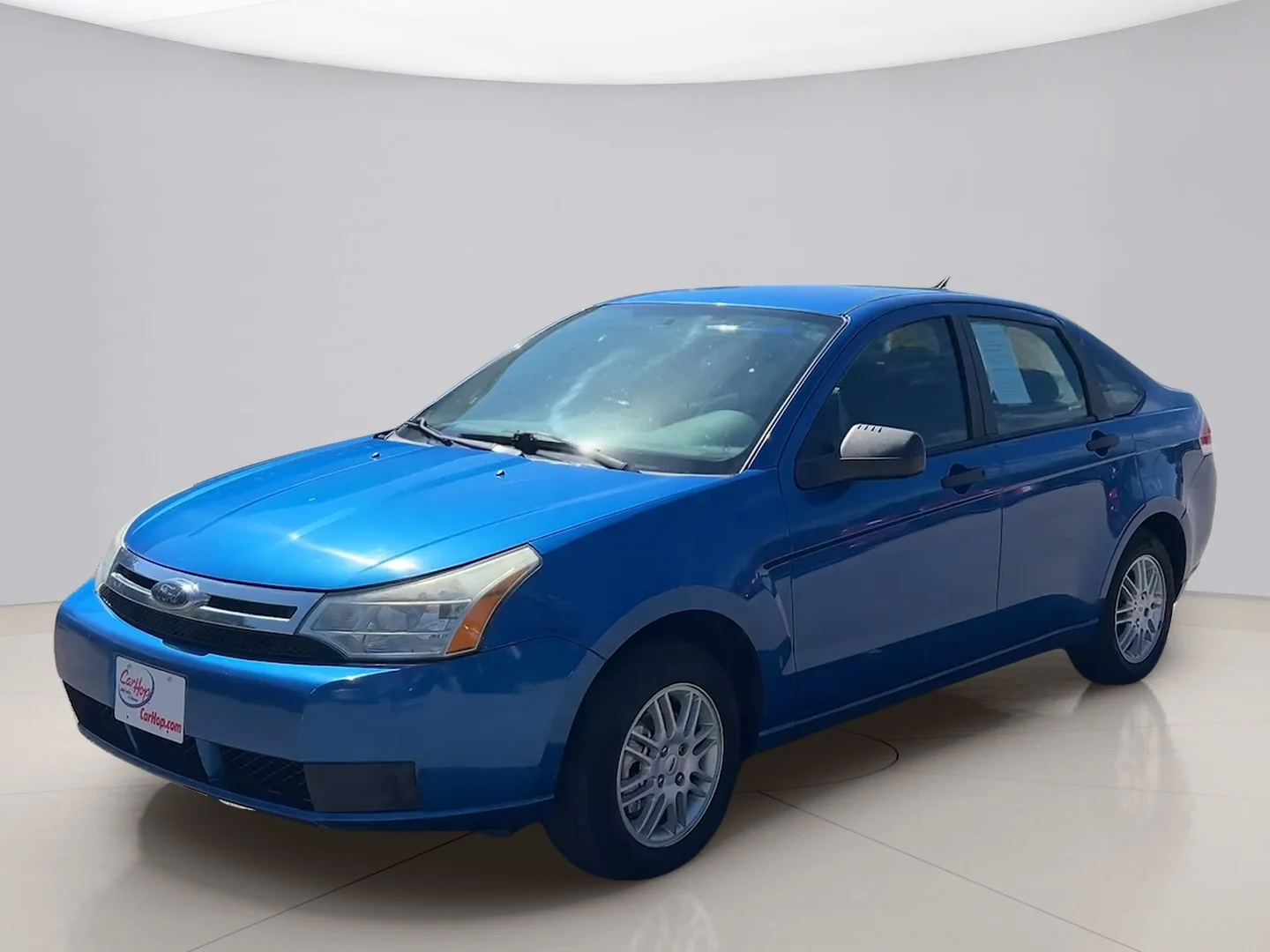 Used 2010 Blue Ford SE image 1