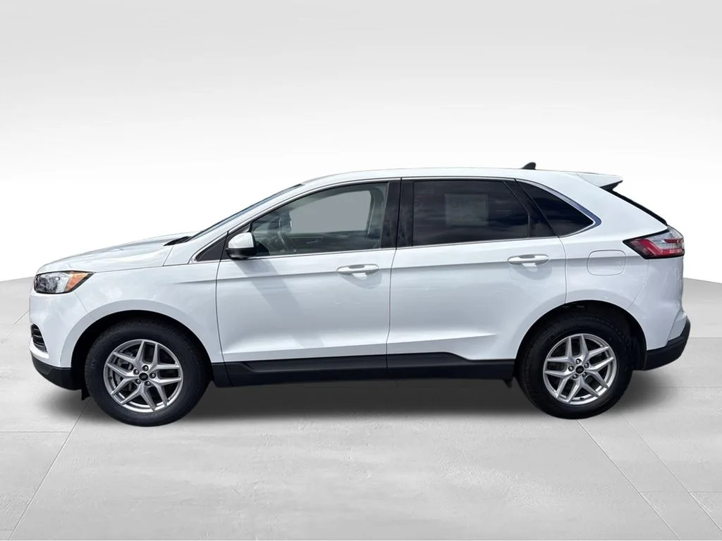 Used 2024 Oxford White Ford SEL image 3