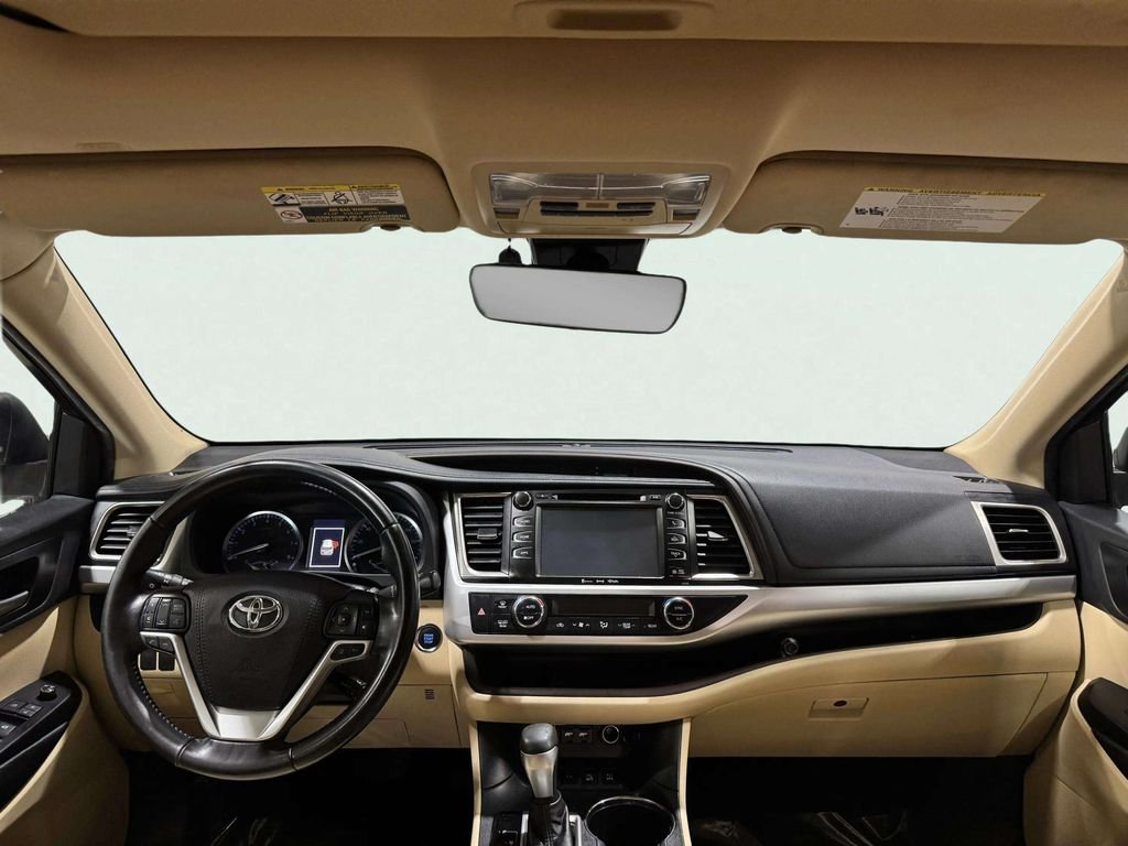 Used 2019 White Toyota XLE image 9