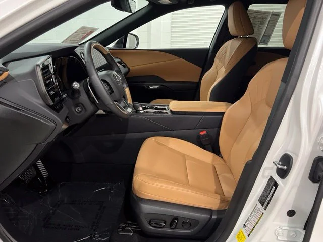 Used 2024 White Lexus 350 Premium image 9