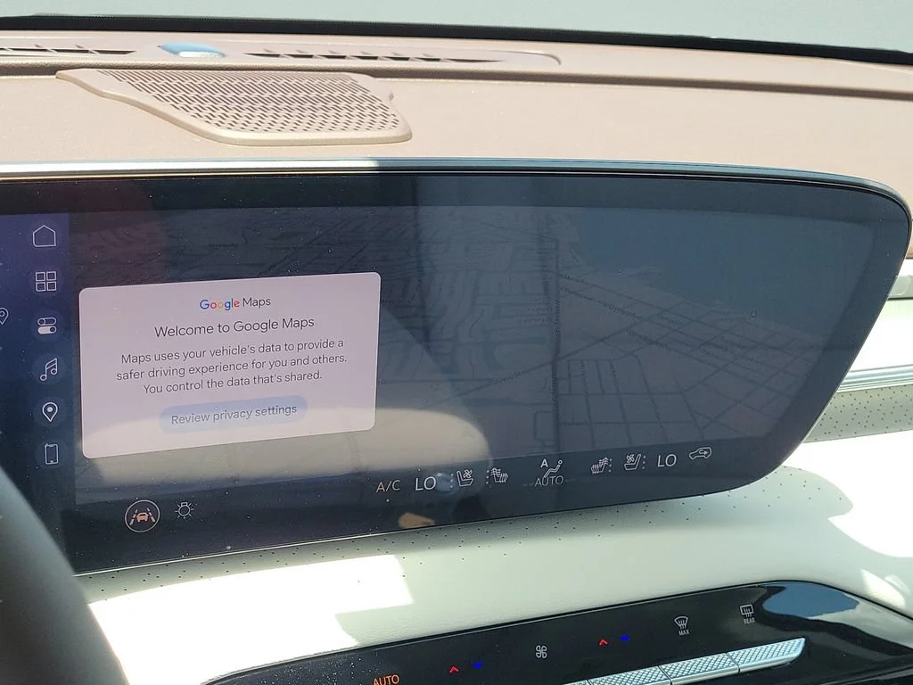 New 2026 Iridescent White Tricoat Buick Avenir image 19