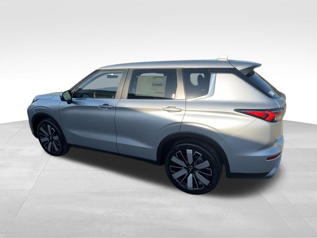 New 2026 Silver Mitsubishi SE image 6